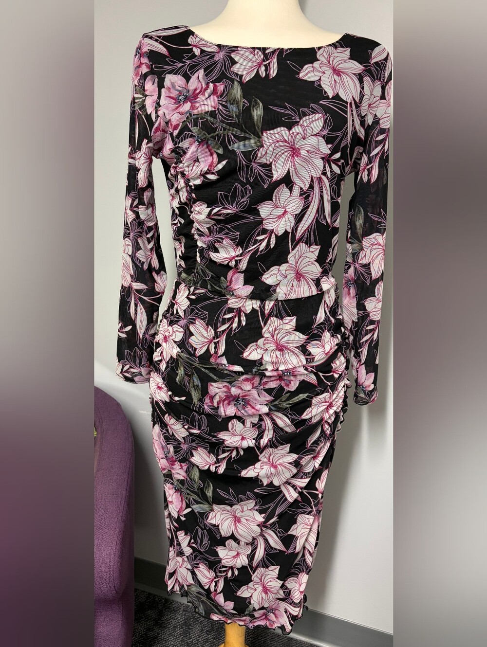 🌸 White House Black Market Black & Pink Floral Ruched Long-Sleeve Dress